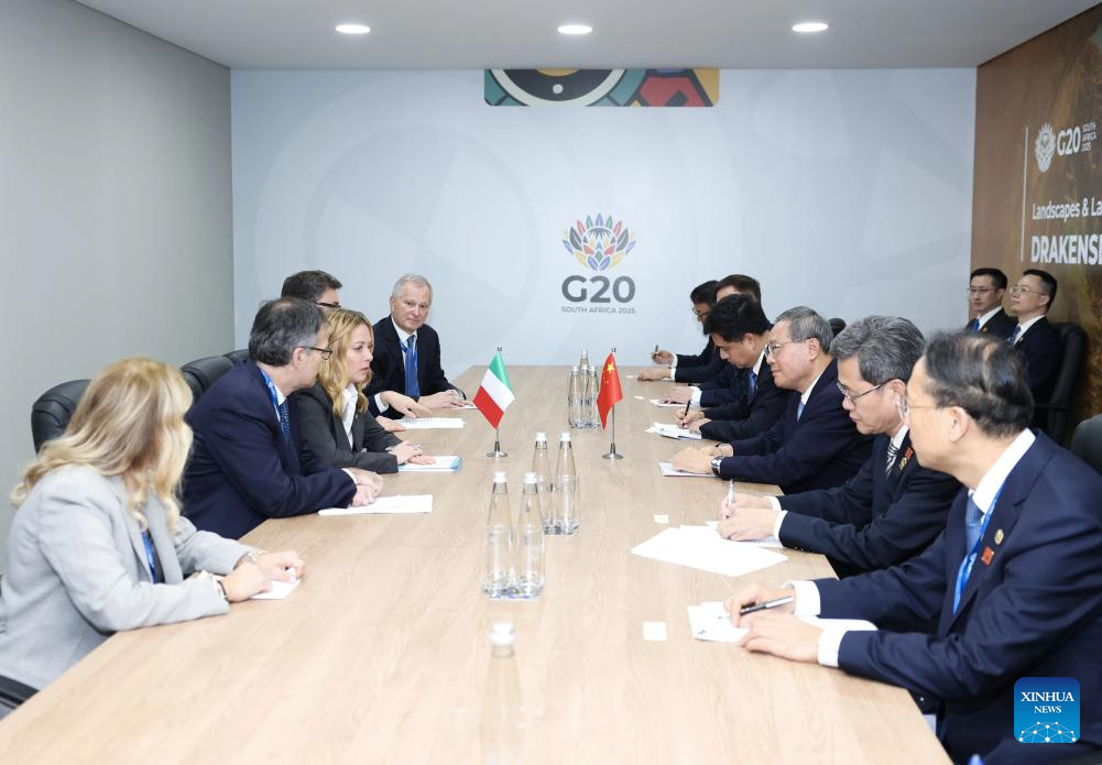 Chinese Premier Li Qiang meets with Italian Prime Minister Giorgia Meloni in Johannesburg, South Africa, Nov. 22, 2025. (Xinhua/Huang Jingwen)
