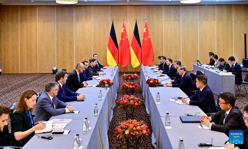 Chinese Premier Li Qiang meets with German Chancellor Friedrich Merz in Johannesburg, South Africa, Nov. 23, 2025. (Xinhua/Zhai Jianlan)