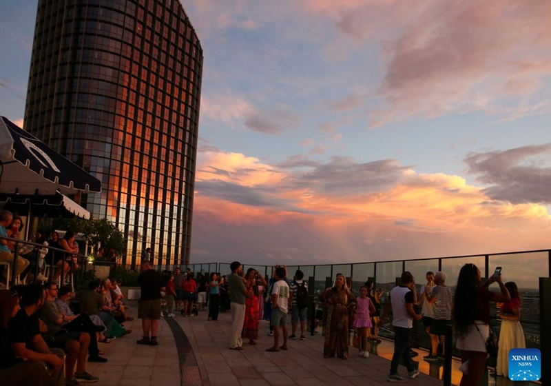 People enjoy sunset scenery at Sky Deck in Brisbane, Queensland, Australia, Nov. 23, 2025. (Xinhua/Ma Ping)