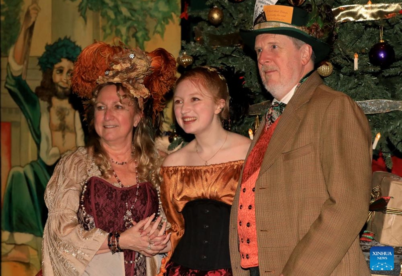 People wearing costumes of the Victorian era attend the Great Dickens Christmas Fair in San Francisco, the United States, Nov. 22, 2025.

The Great Dickens Christmas Fair, which was first held in 1970, opened here on Saturday. Featuring an immersive adventure into Victorian era, the fair transports visitors in a world created by British novelist Charles Dickens in a festive mood.  Photo: Xinhua