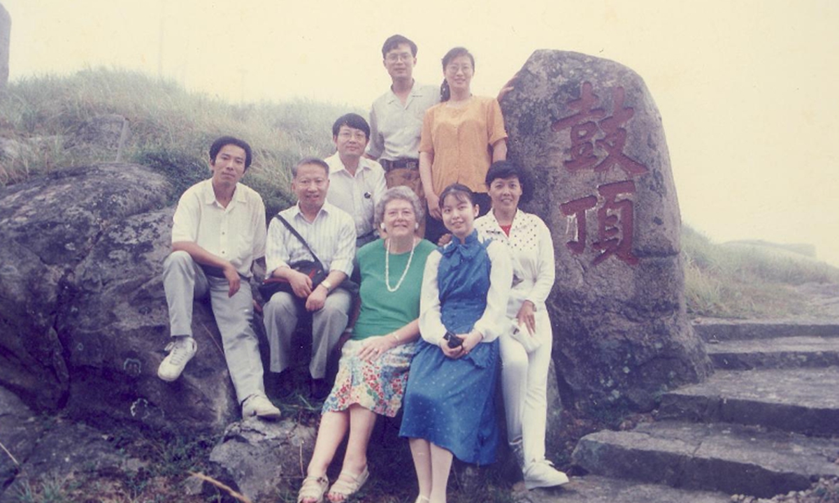 Mrs Gardner (center front) and Wu Qimin (second right), among others, pose for a group photo at the summit of Gushan Mountain in Fuzhou, Fujian Province. Photo: Courtesy of People's Daily Digital Communication Co., Ltd.