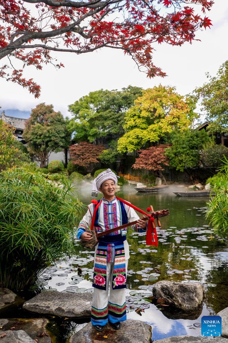 Li Zhaoyuan, a provincial-level inheritor for Shibaoshan Song Festival, performs during a promotion week for intangible cultural heritage brands in Dali, southwest China's Yunnan Province, Nov. 23, 2025. More than 120 brands of intangible cultural heritage took part in the brand promotion week which opened here on Sunday.  Photo: Xinhua