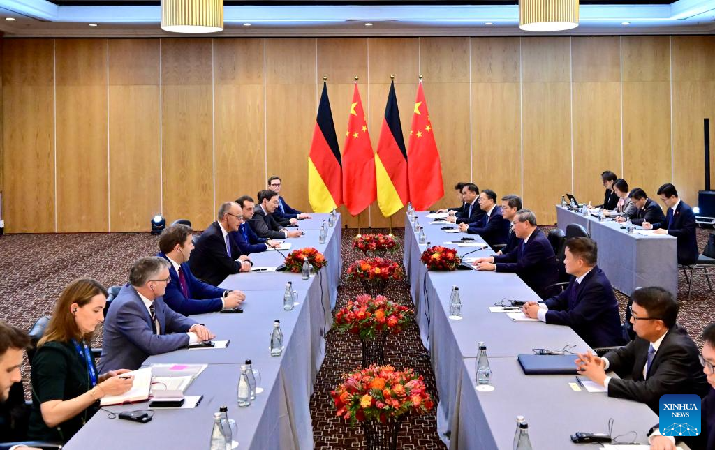 Chinese Premier Li Qiang meets with German Chancellor Friedrich Merz in Johannesburg, South Africa, Nov. 23, 2025. (Xinhua/Zhai Jianlan)