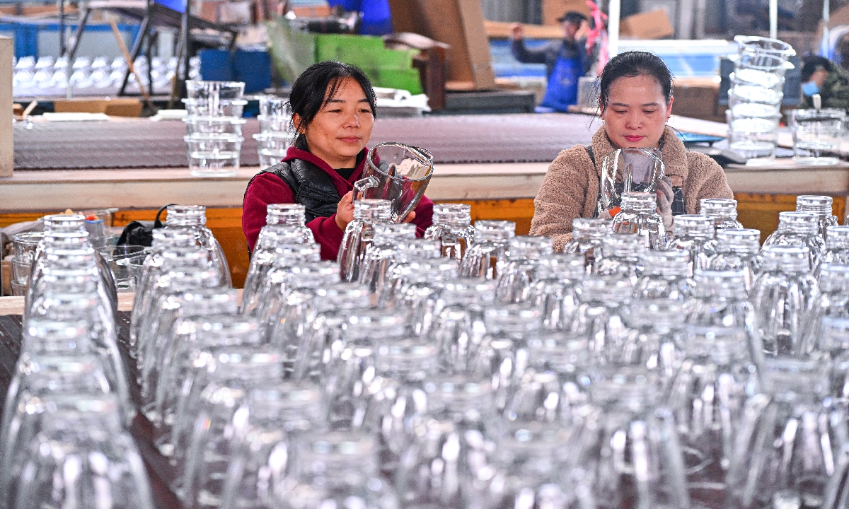 Workers inspect glassware inside a factory in Meishan, Southwest China's Sichuan Province on November 25, 2025. The country has continued to expand employment channels for migrant workers and enhance their employment through tailored training programs. Nearly 600 million local jobs were created as of mid-November, according to CCTV News. Photo: VCG