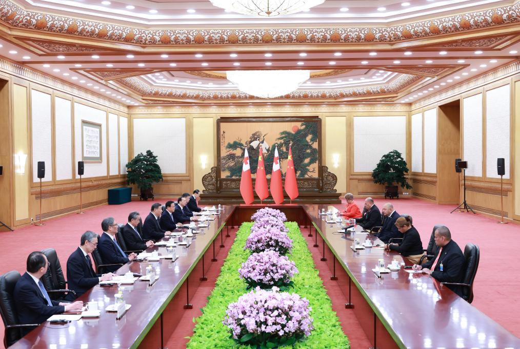 Chinese President Xi Jinping meets with King Tupou VI of the Kingdom of Tonga, who is on a state visit to China, at the Great Hall of the People in Beijing, capital of China, Nov. 25, 2025. (Xinhua/Wang Ye)