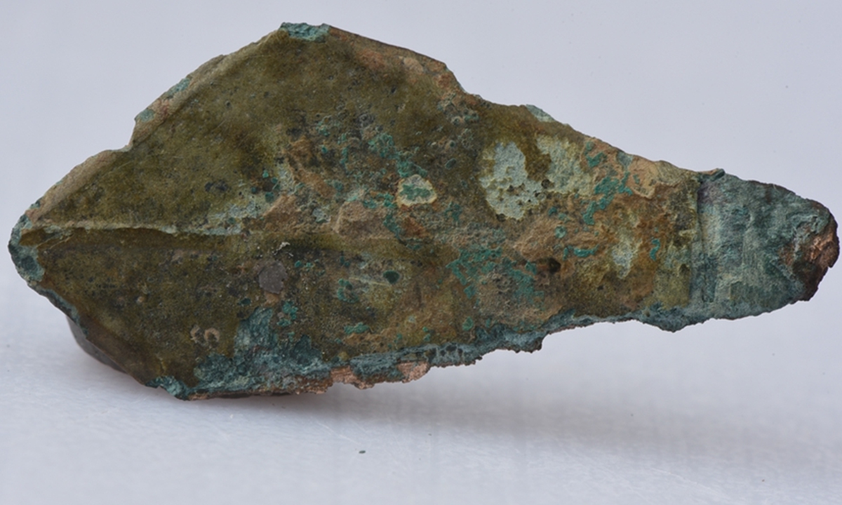 Two newly discovered bronze artifacts unearthed from the Gouwan site in Xichuan county, Central China's Henan Province. Photo: People's Daily Online