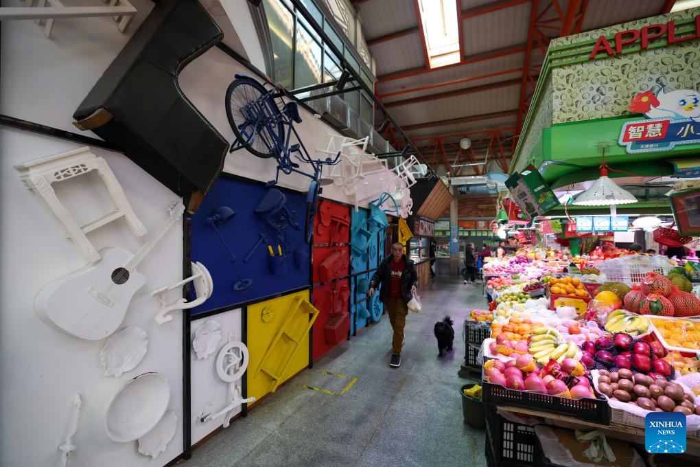 This photo shows a view inside Sanshui grocery market in Hexi District of Tianjin, north China, Nov. 25, 2025. With reading room, coffee outlet and grocery stalls brought under the same roof, Sanshui market, a traditional shopping place of more than 20 years old, was given a new life when it went through a refurbishing project and opened to business again in September this year.

Thanks to the newly added scenarios, Sanshui is no longer a mere source of daily necessities to the over 30,000 residents in 13 surrounding communities, but also a space to spend their leisure time in.

The renewal of this grocery market is just one of the many vivid examples of Hexi District's efforts to improve amenities for the local residents. To date, the district is home to 46 15-minute circles of daily convenience, where local residents are able to meet their daily needs within a 5-minute walk and access quality services within a 15-minute walk. (Xinhua/Sun Fanyue)