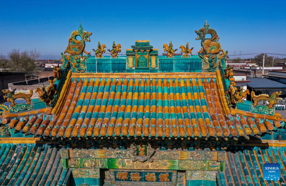 A drone photo taken on Nov. 18, 2025 shows decorative parts on the rooftop of Taiheyan archway in Jiexiu City of north China's Shanxi Province. Auspicious creatures are often seen on the rooftops of ancient architecture in north China's Shanxi Province. Those creatures, originally used for water-proofing, moisture-proofing and ridge protection, have evolved through the times and formed the shapes of dragon, phoenix and lion, conveying people's wishes of warding off evil and fire, and also bringing fortune. Gradually, they became the symbols of power judged by the number, quality and colors in ancient times. (Xinhua/Cao Yang)