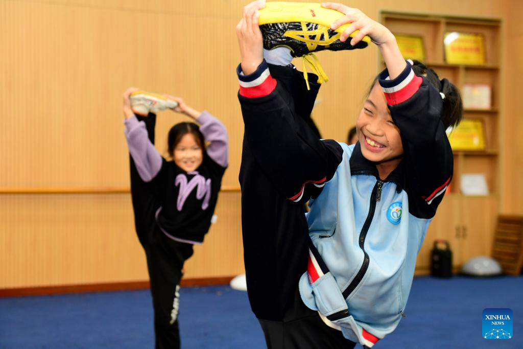 Students practice wushu at a primary school in Shizhong District of Jinan City, east China's Shandong Province, Nov. 25, 2025. In recent years, authorities in Shizhong District of Jinan City have been encouraging local schools to enhance aesthetic education by exposing their students to diverse arts-related extracurricular programs. (Xinhua/Guo Xulei)