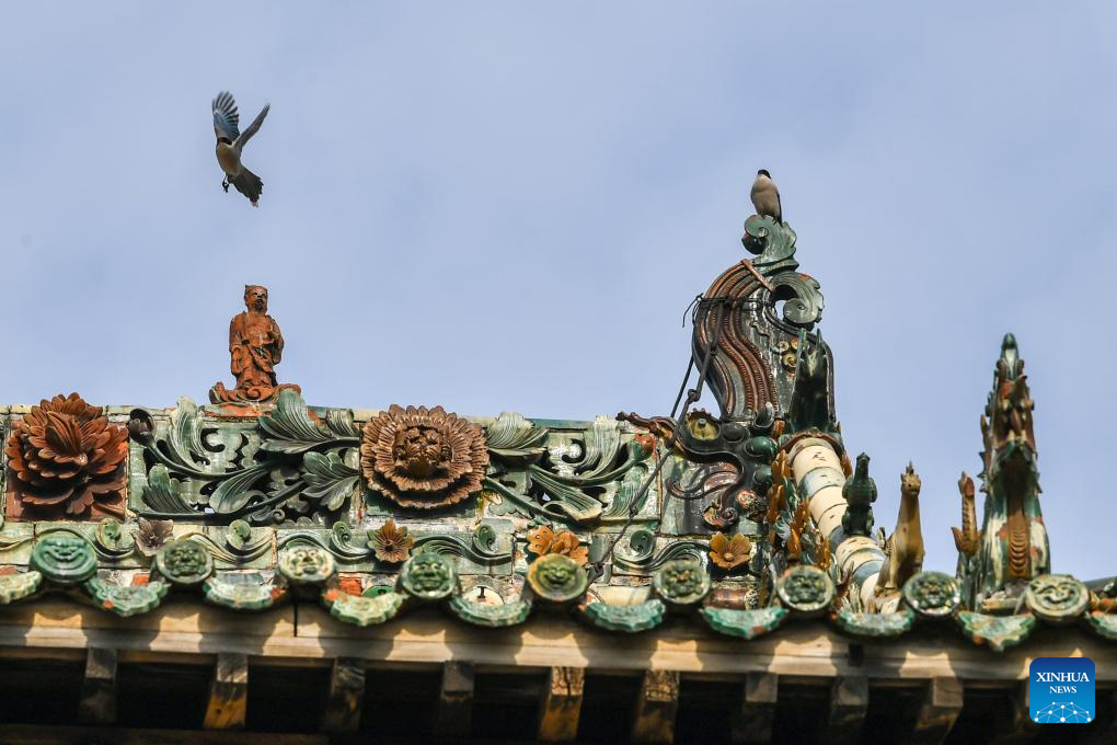 This photo taken on Nov. 14, 2025 shows decorative parts on the rooftop of an ancient building at Guandi Temple in Yuncheng City of north China's Shanxi Province. Auspicious creatures are often seen on the rooftops of ancient architecture in north China's Shanxi Province. Those creatures, originally used for water-proofing, moisture-proofing and ridge protection, have evolved through the times and formed the shapes of dragon, phoenix and lion, conveying people's wishes of warding off evil and fire, and also bringing fortune. Gradually, they became the symbols of power judged by the number, quality and colors in ancient times. (Xinhua/Cao Yang)