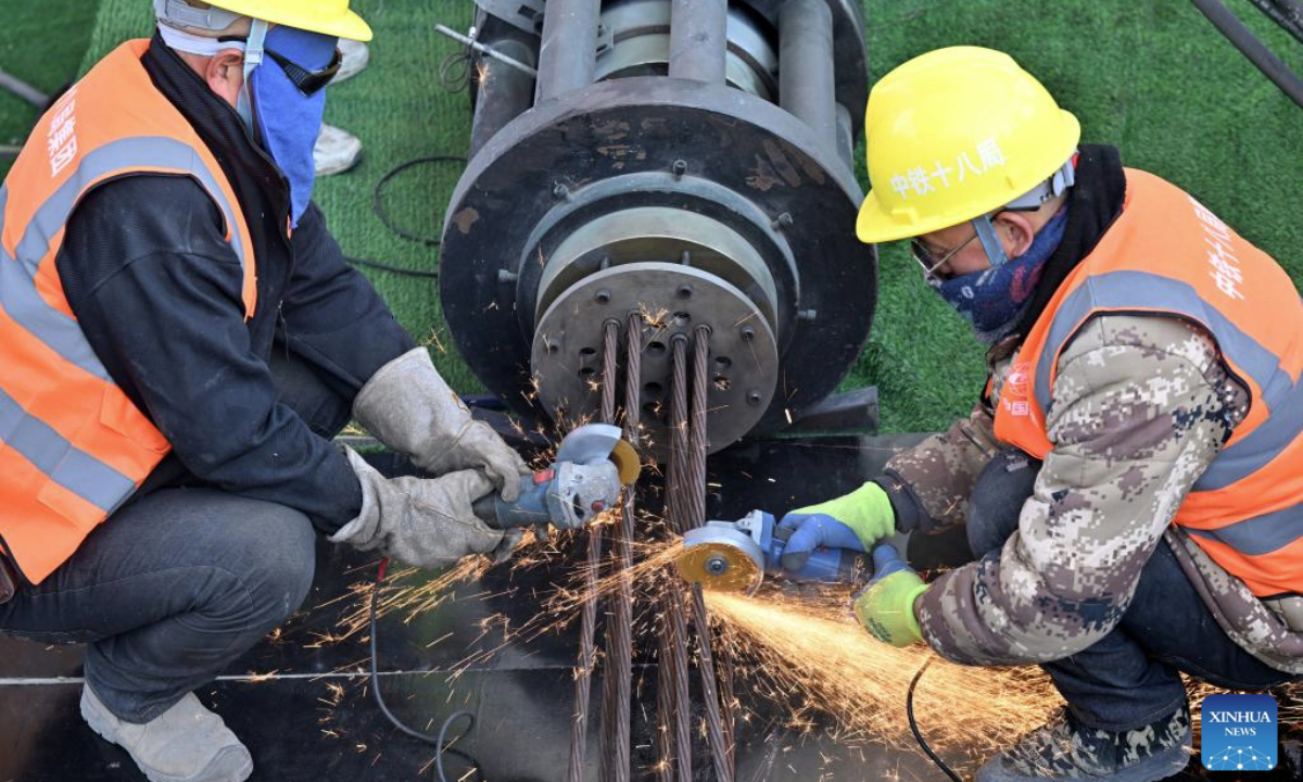 Constructors work at the construction site of twin swivel bridges of the Xinggang expressway in Tianjin, north China, Nov. 26, 2025. The twin swivel bridges of the Xinggang expressway completed their rotation here on Wednesday. Two continuous beams, each weighing 14,000 tons, simultaneously turned clockwise by more than 60 degrees to pass over a railway.

The Xinggang expressway is a key transportation infrastructure project in support of the coordinated development of the Beijing-Tianjin-Hebei region. (Xinhua/Li Ran)