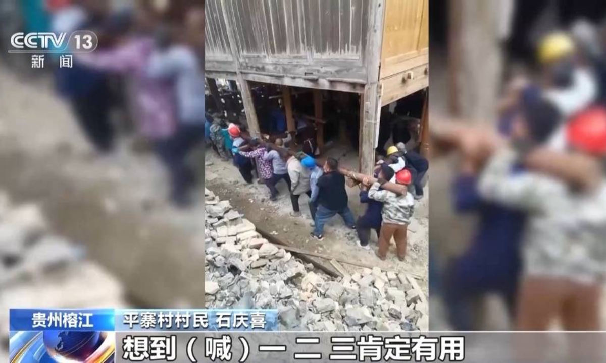 More than 200 villagers in Pingzhai village, Rongjiang county, Southwest China's Guizhou Province, collectively carried a two-story wooden house weighing nearly 10,000 kilograms more than 30 meters. Photo: web