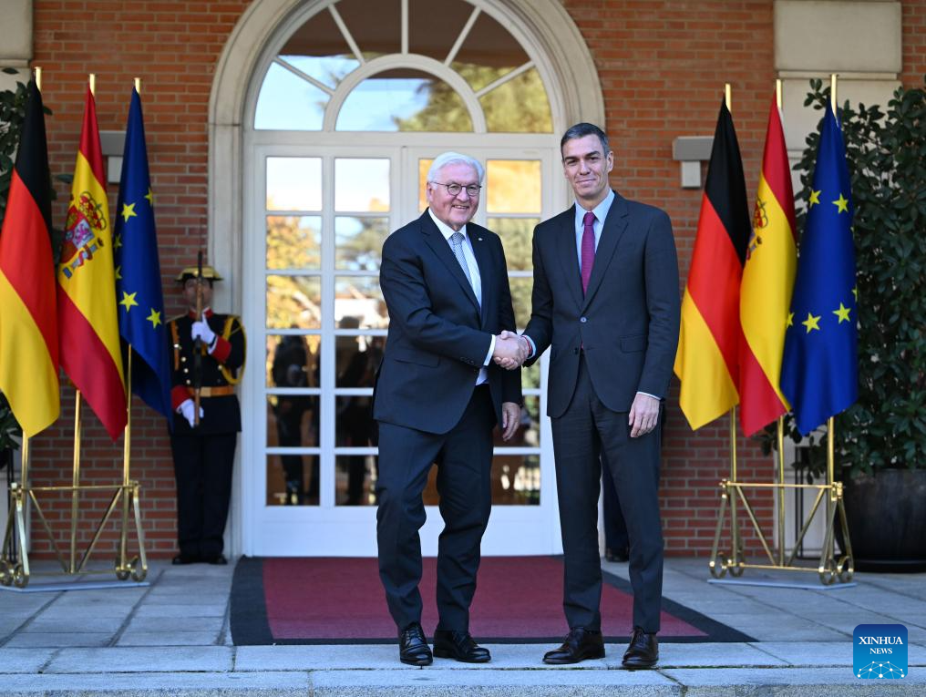 Spanish Prime Minister Pedro Sanchez (R) shakes hands with visiting German President Frank-Walter Steinmeier at La Moncloa Palace in Madrid, Spain, Nov. 27, 2025. (Xinhua/Cheng Min)