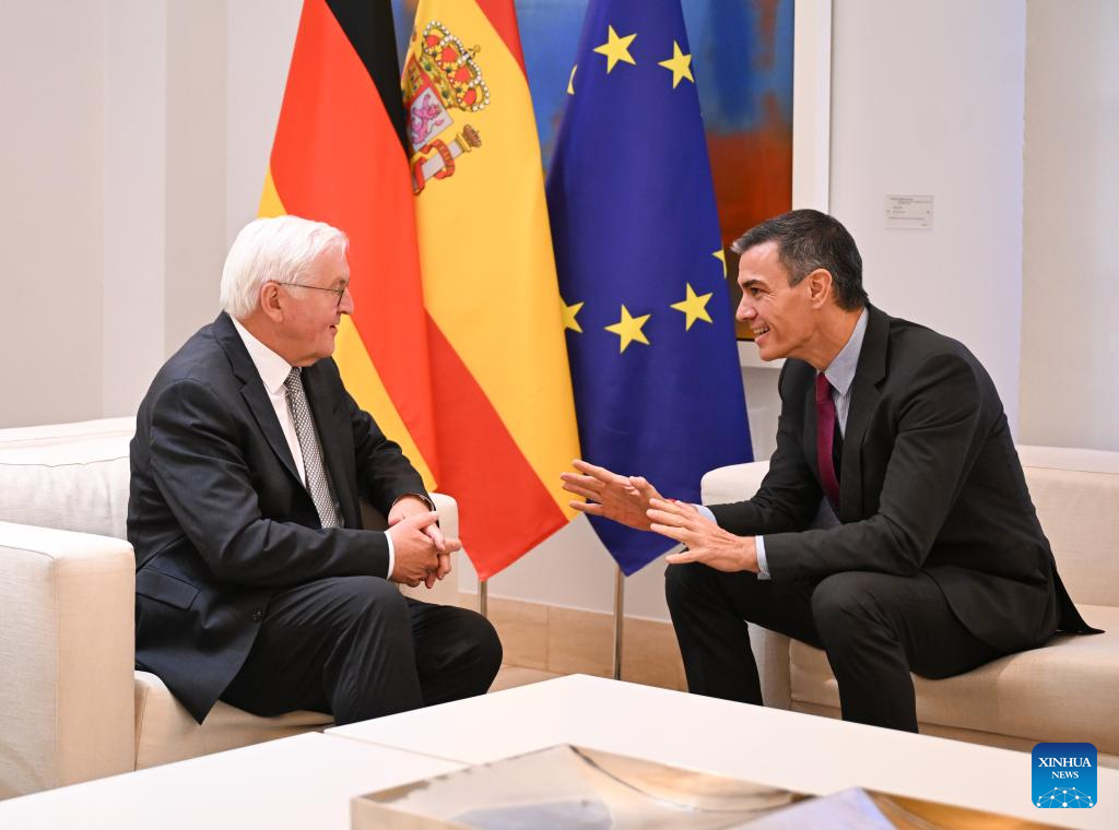 Spanish Prime Minister Pedro Sanchez (R) talks with visiting German President Frank-Walter Steinmeier at La Moncloa Palace in Madrid, Spain, Nov. 27, 2025. (Xinhua/Cheng Min)