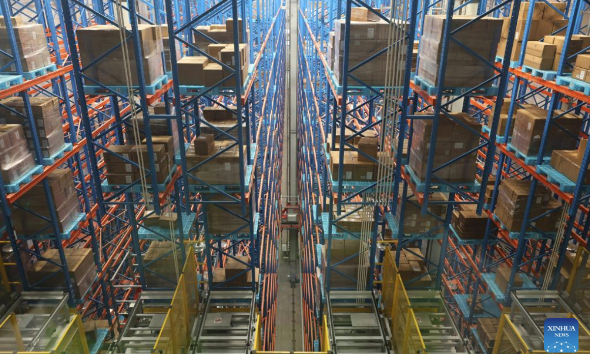 A stacker crane (C) places goods at an automated high-bay warehouse of the Maersk Lin-gang Flagship Logistics Center in east China's Shanghai, on Nov. 26, 2025. The Maersk Lin-gang Flagship Logistics Center, located at the Yangshan special comprehensive bonded zone in the Lingang new area of the China (Shanghai) Pilot Free Trade Zone (FTZ), has been officially opened to business.

This comprehensive logistics warehouse, with a storage area of about 147,000 square meters, costed a total investment of about 1 billion yuan (about 141.24 million US dollars). (Xinhua/Fang Zhe)