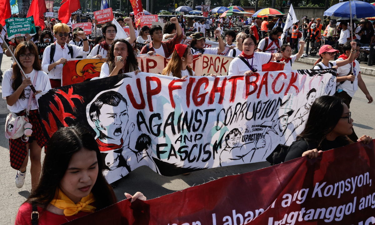 Massive anti-corruption protests erupt in Manila, the Philippine capital on November 30, 2025, local time, with thousands of people calling for the prosecution of top legislators and officials implicated in a corruption scandal involving multi-billion-dollar flood-control projects. Photo: IC