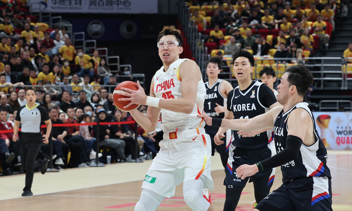 Zhou Qi of China dribbles the ball in the game against South Korea. Photo: Cui Meng/GT