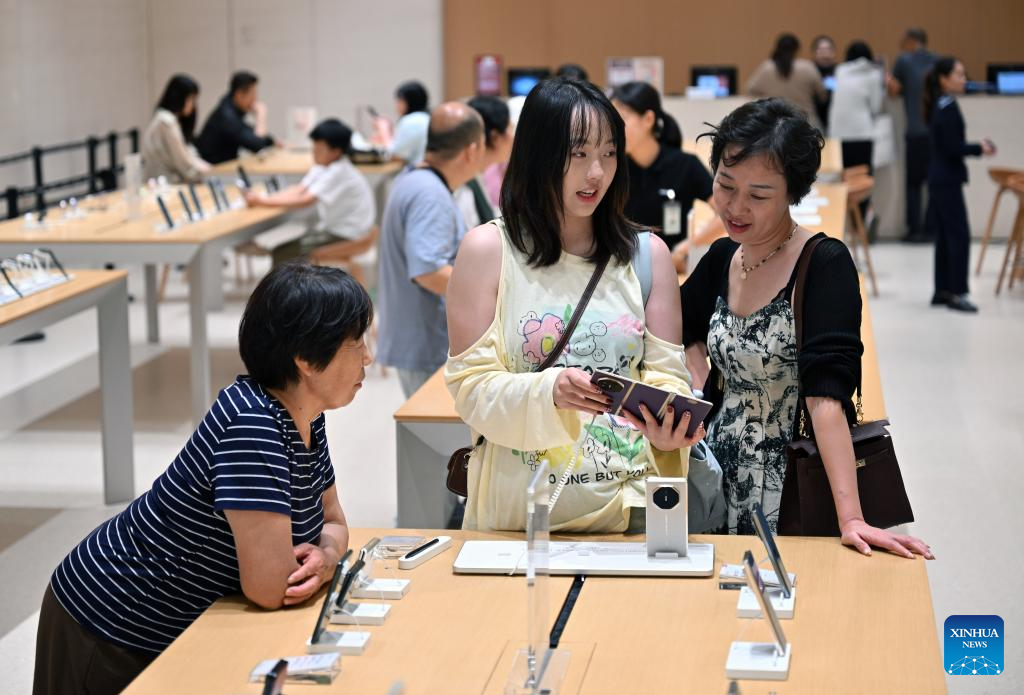 Customers shop at a duty-free shopping mall in Sanya, south China's Hainan Province on Nov. 30, 2025. The Haikou Customs supervised a total of 2.38 billion yuan (about 337 million U.S. dollars) in duty-free sales during the first month (from Nov. 1 to 30) of the implementation of the expanded offshore duty-free policy, up 27.1 percent year on year. (Xinhua/Guo Cheng)