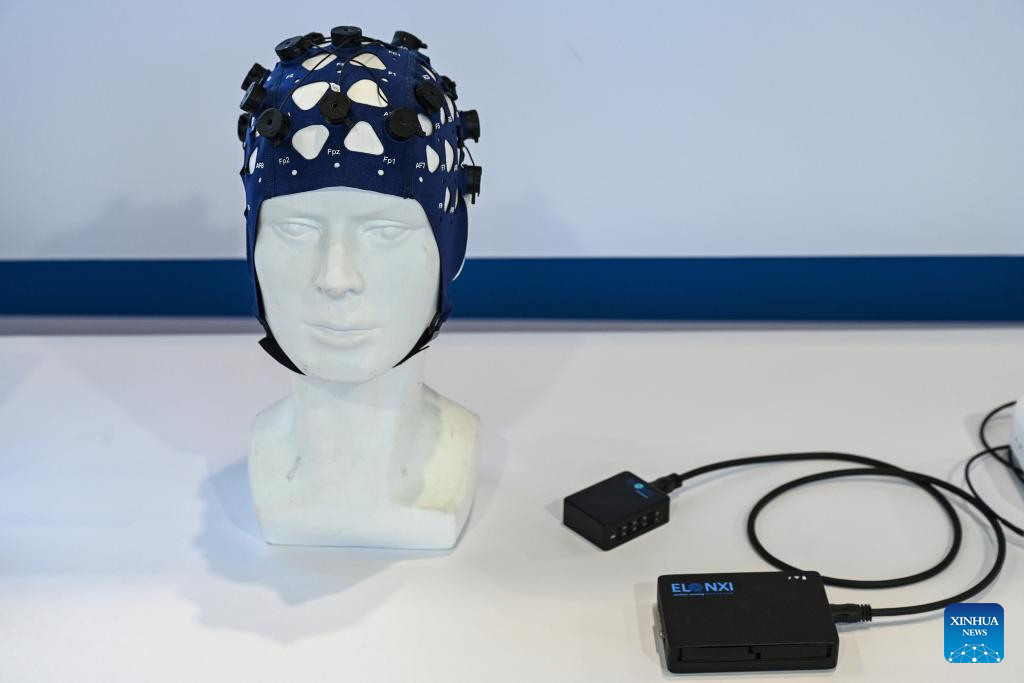 This photo shows a digital electroencephalography acquisition system displayed at the Third Overseas Chinese Talent Conference for Development in Fuzhou, southeast China's Fujian Province, Dec. 1, 2025. Under the theme of Uniting Overseas Chinese Talent, Forging a New Era of Innovation, the Third Overseas Chinese Talent Conference for Development kicked off here on Monday. (Xinhua/Zhou Yi)