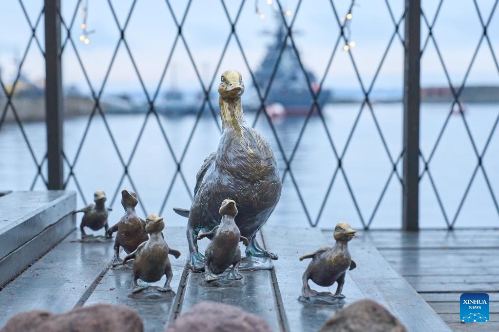 This photo taken on Nov. 30, 2025 shows a street sculpture in Kronstadt, Russia. Kronstadt is located in the Gulf of Finland, 30 kilometers west of St. Petersburg, and is an important naval base of Russia. (Photo by Guo Feizhou/Xinhua)