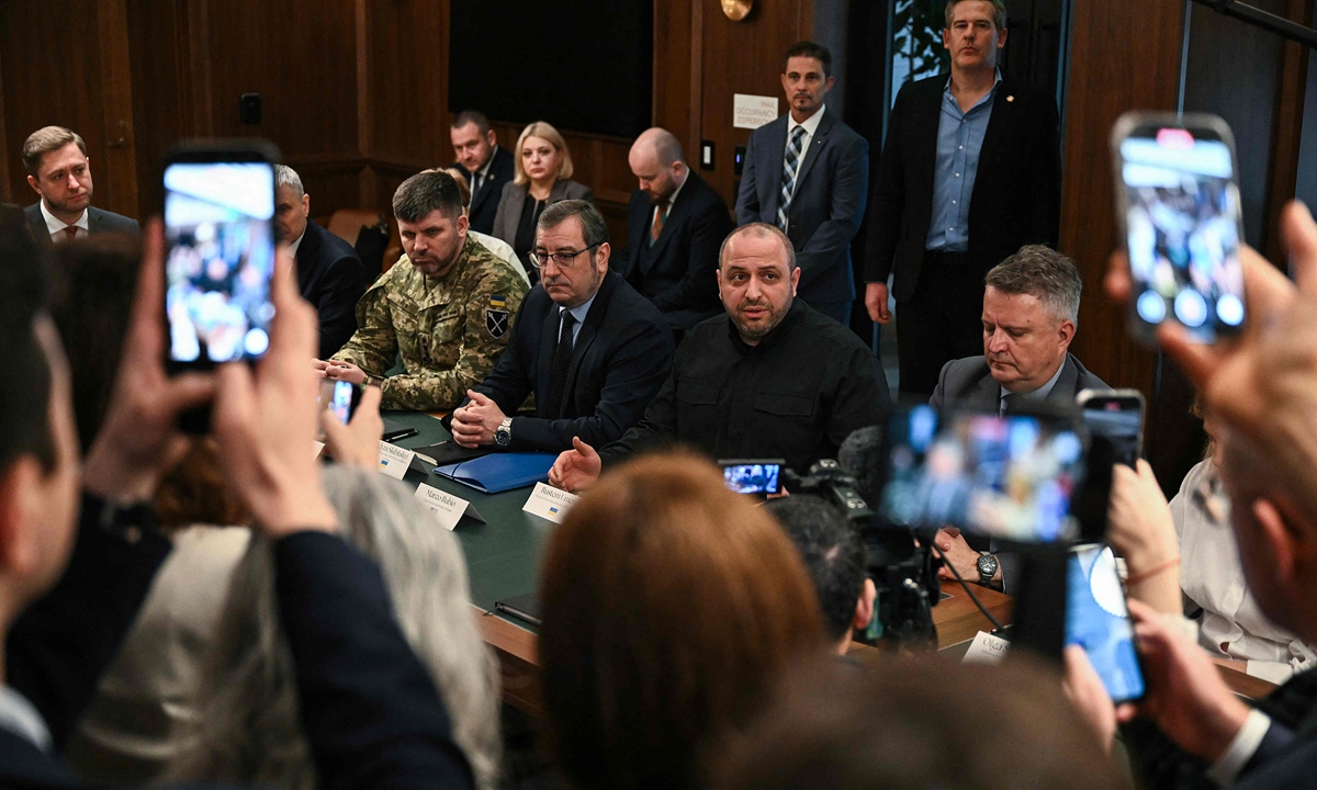 Secretary of the National Security and Defense Council of Ukraine and head of the Ukrainian delegation Rustem Umerov speaks during a meeting with US Secretary of State Marco Rubio and the US delegation in Hallandale Beach, Florida on November 30, 2025. Photo: VCG