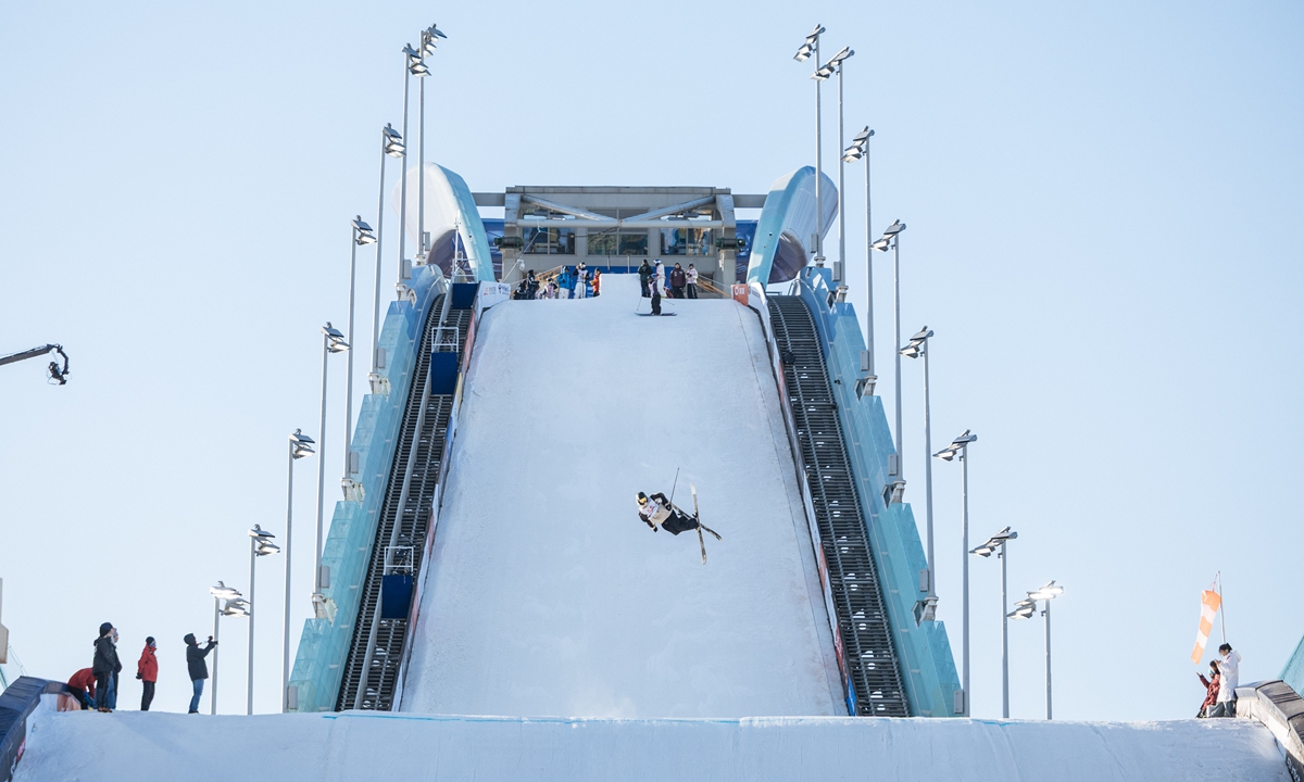 Athletes practice for the upcoming Big Air World Cup at Shougang Park in Beijing on December 2, 2025. China's Olympic snowboarding champion Su Yiming will lead the Chinese athletes' charge in the competition, which will be held from Thursday to Saturday. Photo: Li Hao/GT