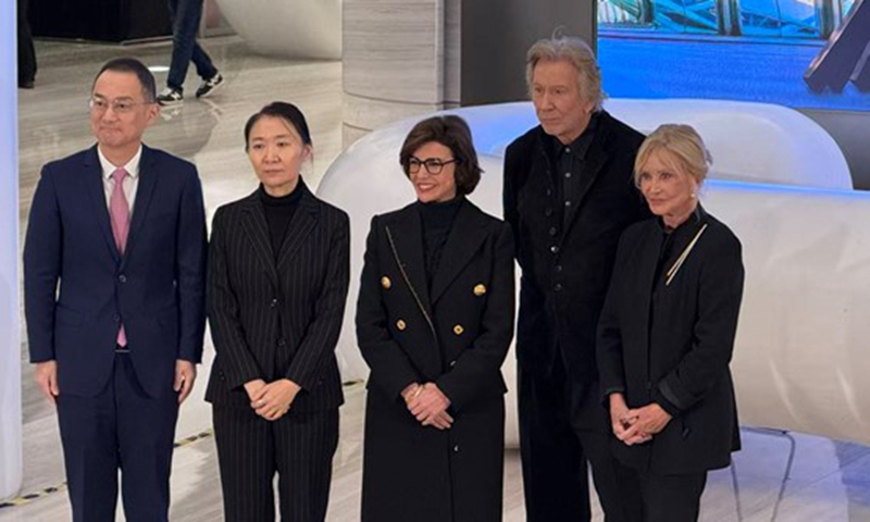 French artist Bernar Venet donates 'Convergence' sculpture to China, 'a symbol of relationship'