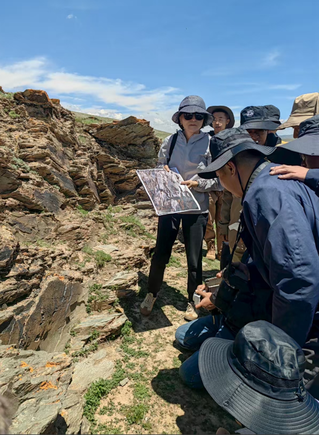 Archaeologists work at the site of the Garitang Keshi engraved stone in Maduo county, Northwest China's Qinghai Province.  Photo: Courtesy of the National Cultural Heritage Administration
