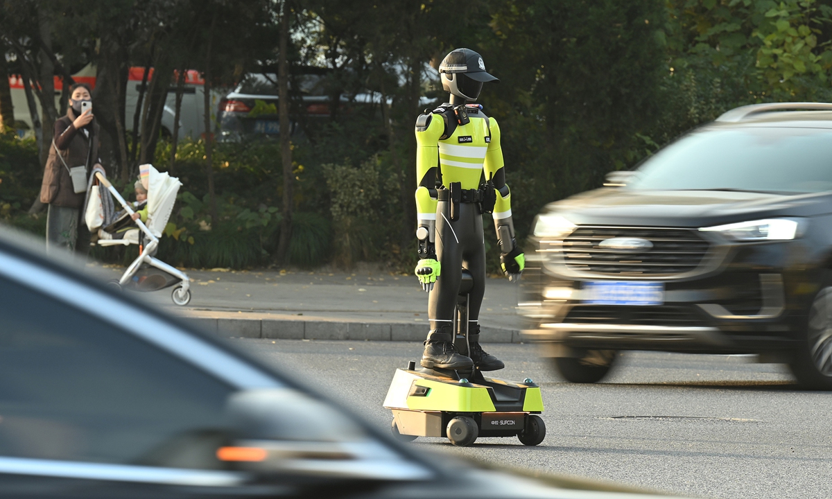 An AI traffic management robot directs traffic in Hangzhou, East China's Zhejiang Province, on December 3, 2025. Capable of executing standard traffic-directing gestures in response to traffic signals, the robot leverages visual recognition and analysis technology to promptly detect traffic violations and give directions. Photo: VCG
