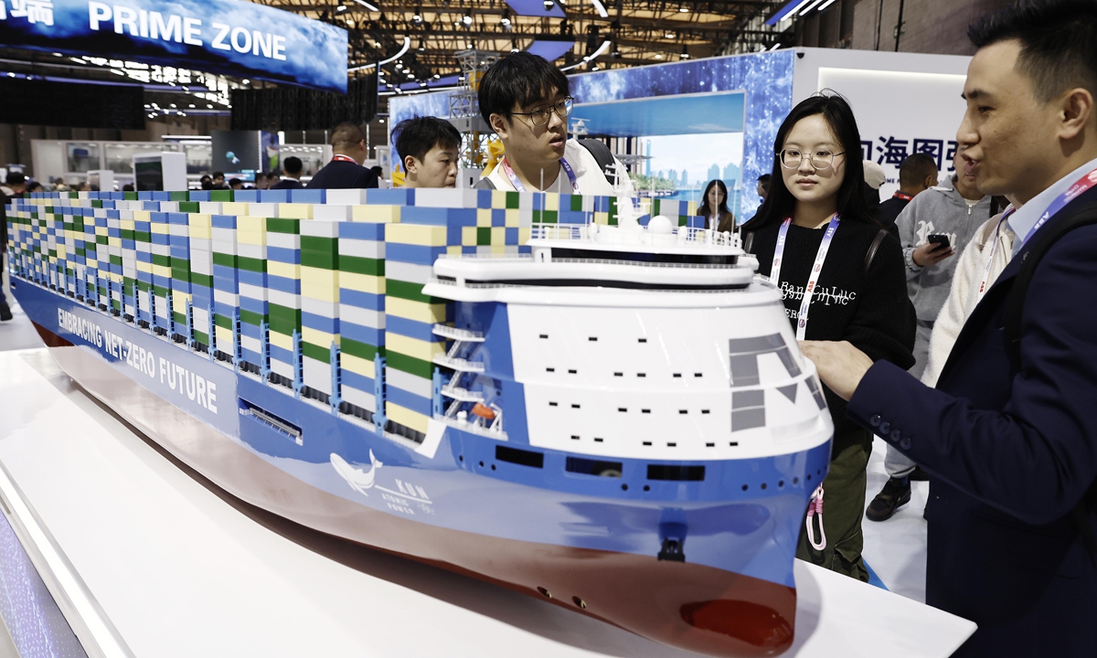 Visitors inspect a model of a nuclear-powered container ship at the Marintec China 2025 in Shanghai on December 2, 2025. The expo attracted more than 2,200 companies from 16 countries and regions, including Denmark, Norway, and Germany. Photo:VCG
