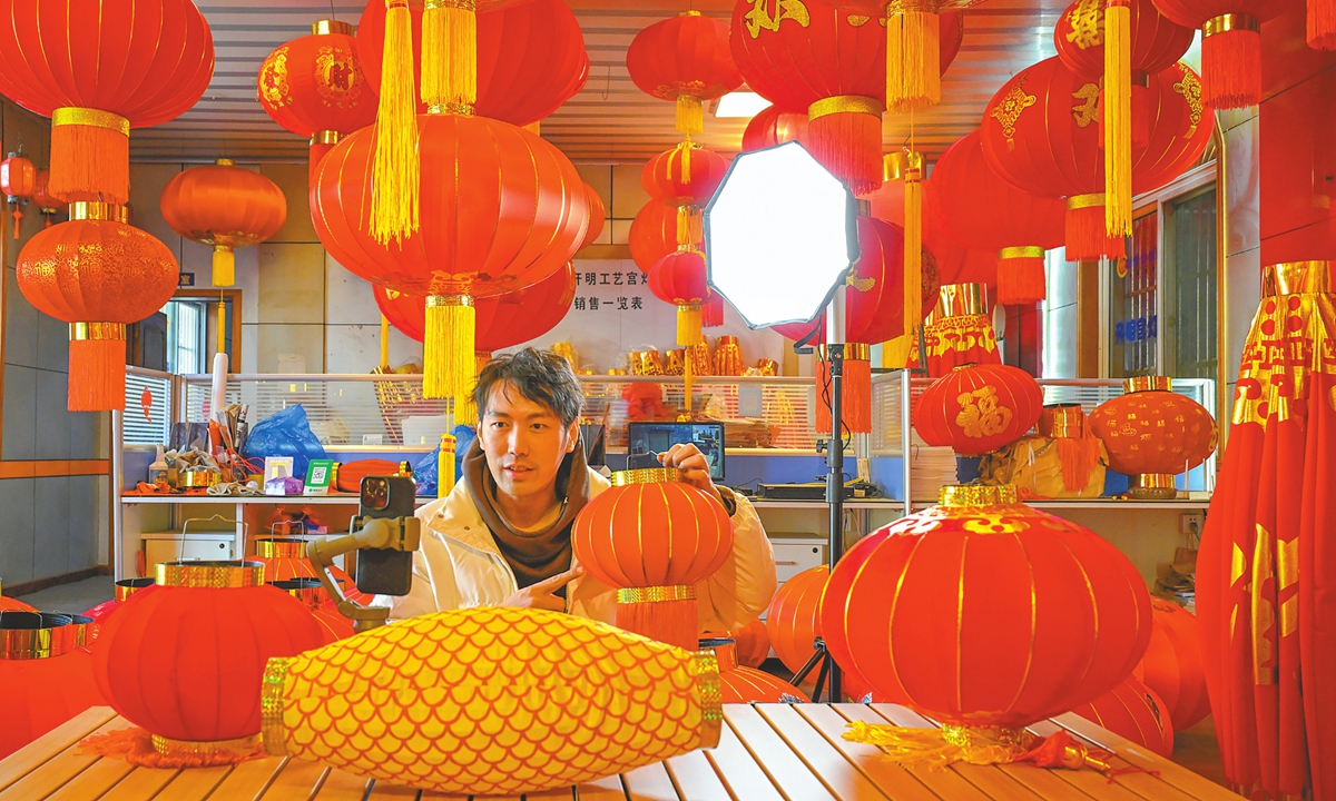 An employee of a lantern manufacturing company promotes lanterns by livestreaming in the Luyang district of Hefei, East China's Anhui Province, on December 3, 2025, preparing for the coming New Year's Eve and 2026 Spring Festival. Locally manufactured lanterns have been sold to Southeast Asia and Latin America, and to Europe via railway. Photo: VCG