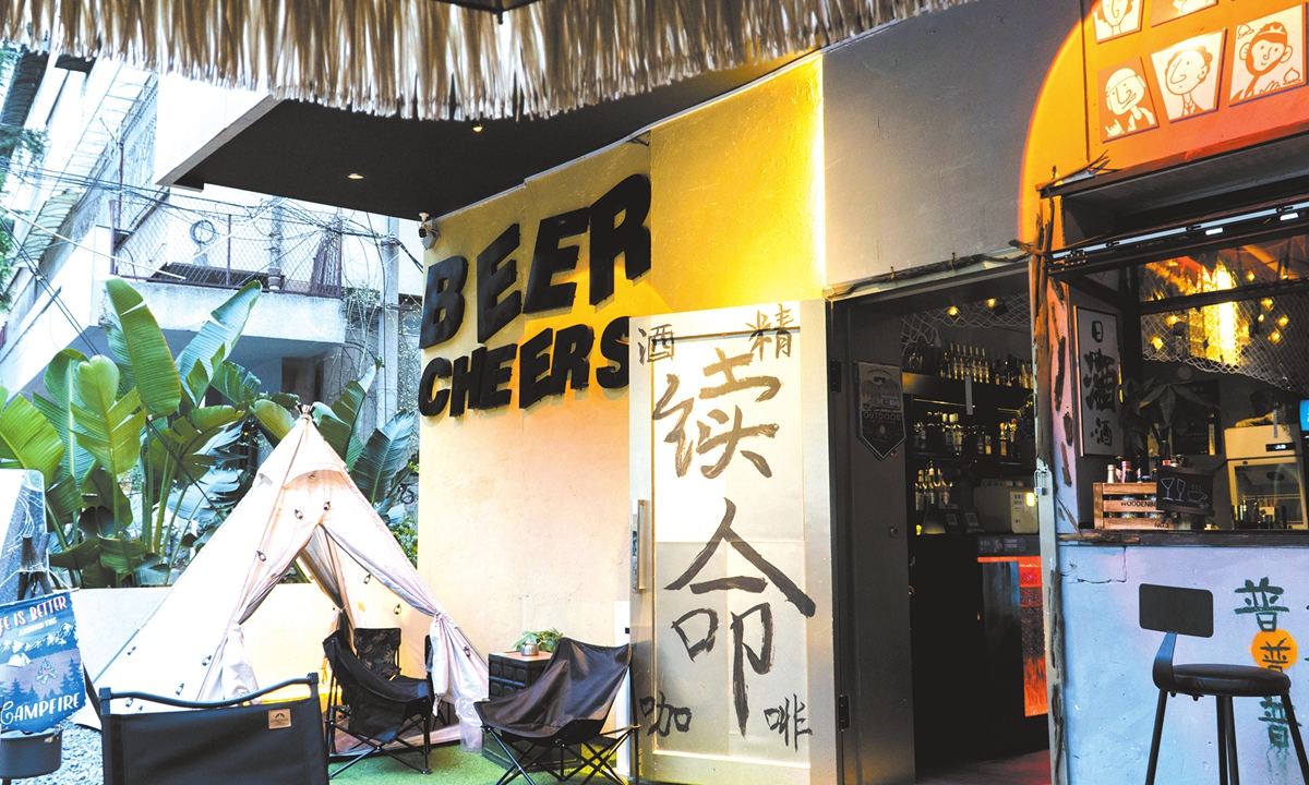 A venue in Kunming, Southwest China's Yunnan Province, operates as a café by day and transforms into a bar by night since April 1, 2023. Photo: VCG