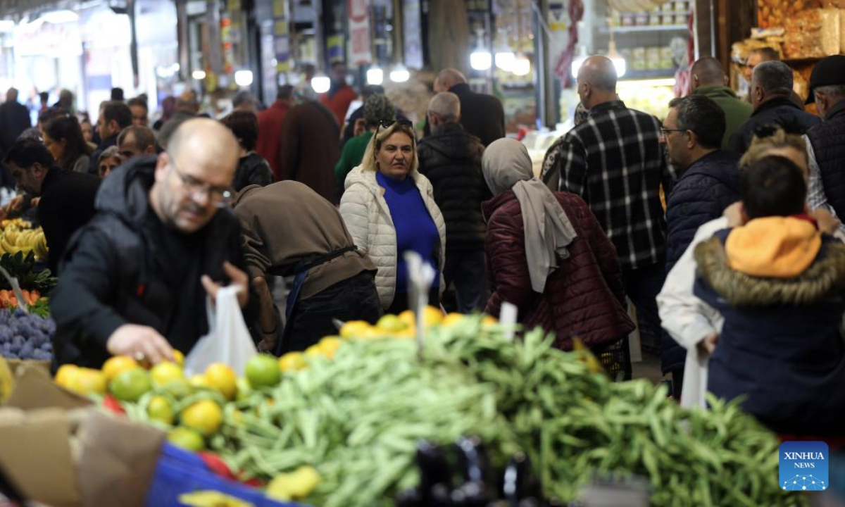 People shop at a local market in Ankara, Türkiye, Dec. 3, 2025. Türkiye's annual inflation was recorded at 31.65 percent in November, down from 32.87 percent in October, data from the Turkish Statistical Institute showed on Wednesday, marking a further easing in underlying price pressures.

The data also showed that monthly producer prices rose 0.84 percent, while annual producer inflation stood at 27.23 percent. (Mustafa Kaya/Handout via Xinhua)