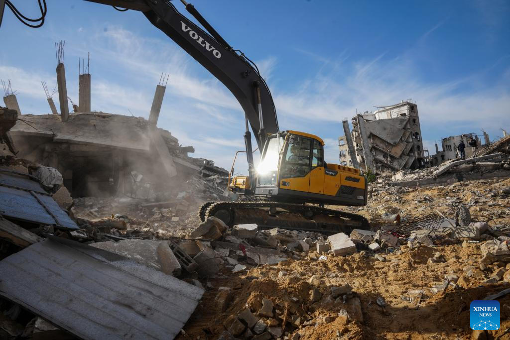 A man operating heavy machinery searches for the remains of an Israeli detainee in the Jabalia area of northern Gaza Strip, on Dec. 3, 2025. (Photo by Rizek Abdeljawad/Xinhua)