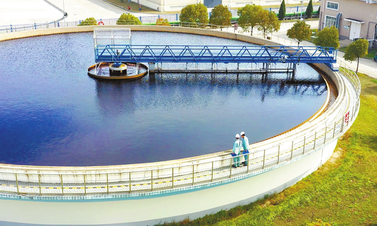 At Shanghai Chemical Industry Park (SCIP), SUEZ serves over 100 petrochemical companies, supporting SCIP to become the top chemical industrial park in China and a global model of ecological protection and the circular economy. 
Photos on this page : Courtesy of SUEZ