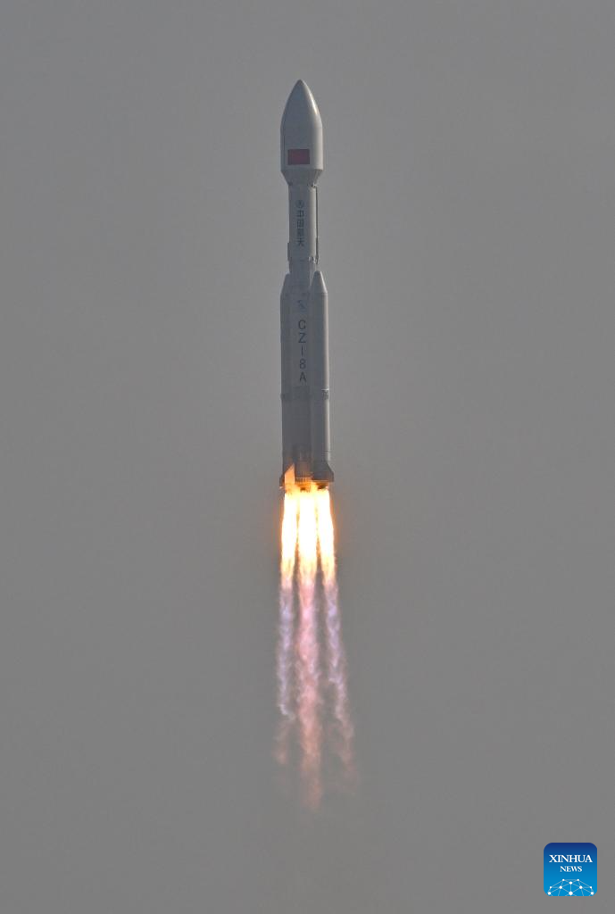 A Long March-8A carrier rocket carrying the 14th group of low-orbit internet satellites blasts off from the Hainan commercial spacecraft launch site in south China's Hainan Province, Dec. 6, 2025. The rocket lifted off at 3:53 p.m. on Saturday. It successfully placed the payloads into preset orbit. (Xinhua/Guo Cheng)