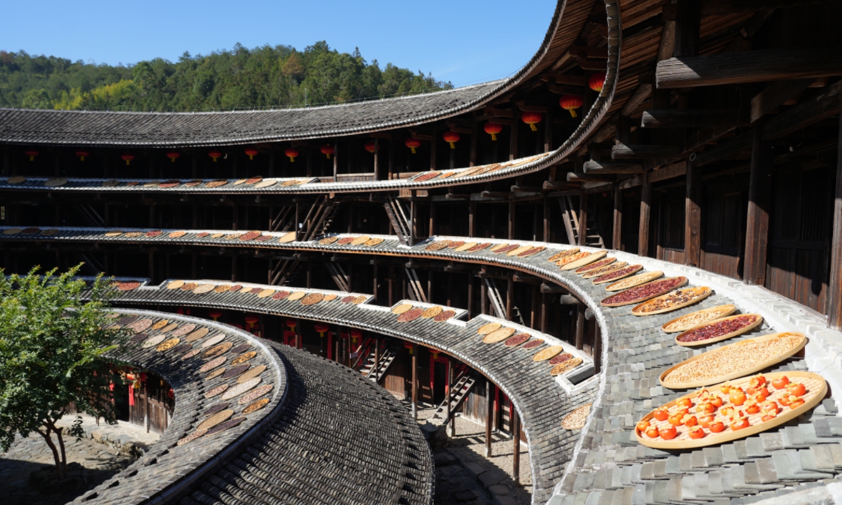 Ring-shaped earthen dwellings in East China, harbor for Hakka people's body and soul