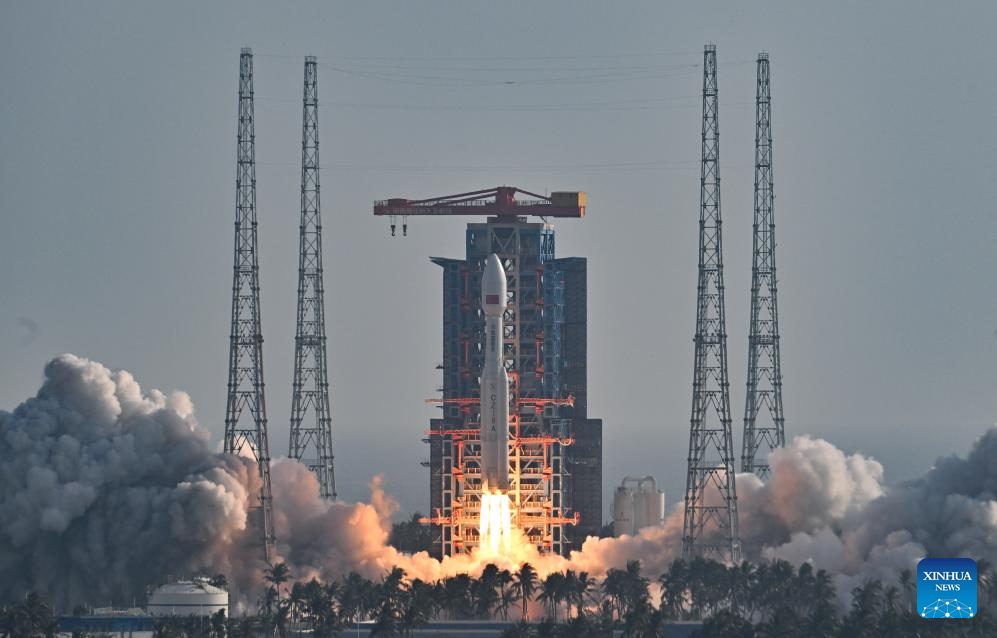 A Long March-8A carrier rocket carrying the 14th group of low-orbit internet satellites blasts off from the Hainan commercial spacecraft launch site in south China's Hainan Province, Dec. 6, 2025. The rocket lifted off at 3:53 p.m. on Saturday. It successfully placed the payloads into preset orbit. (Xinhua/Guo Cheng)