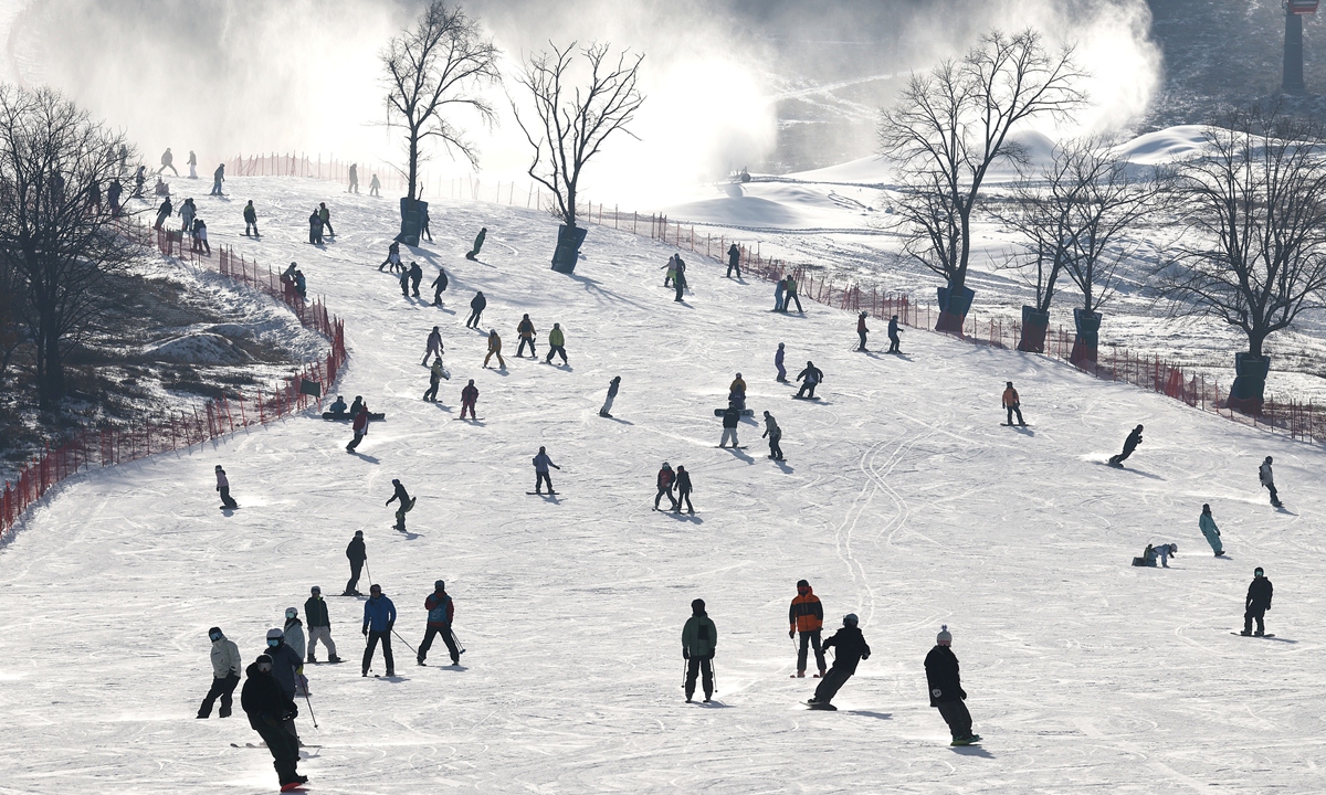Skiers take to the slope at the Lake Songhua ski resort in Northeast China's Jilin Province on December 1, 2025.
Photo: VCG