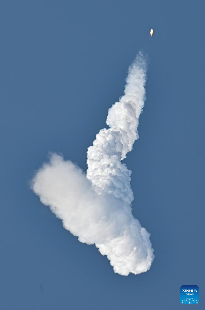 A Long March-8A carrier rocket carrying the 14th group of low-orbit internet satellites blasts off from the Hainan commercial spacecraft launch site in south China's Hainan Province, Dec. 6, 2025. The rocket lifted off at 3:53 p.m. on Saturday. It successfully placed the payloads into preset orbit. (Xinhua/Guo Cheng)