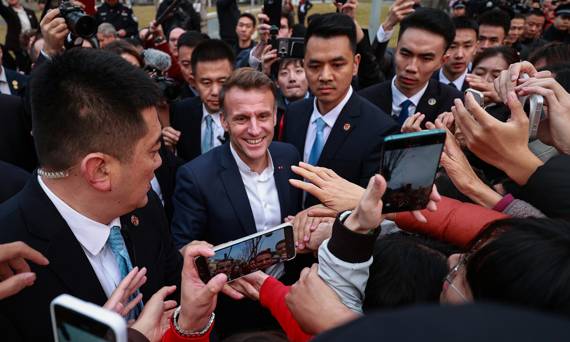 French President Emmanuel Macron greets and shakes hands with students and faculty members of Sichuan University outside the event venue during his visit on December 5, 2025 in Chengdu, Southwest China’s Sichuan Province. Photo: VCG