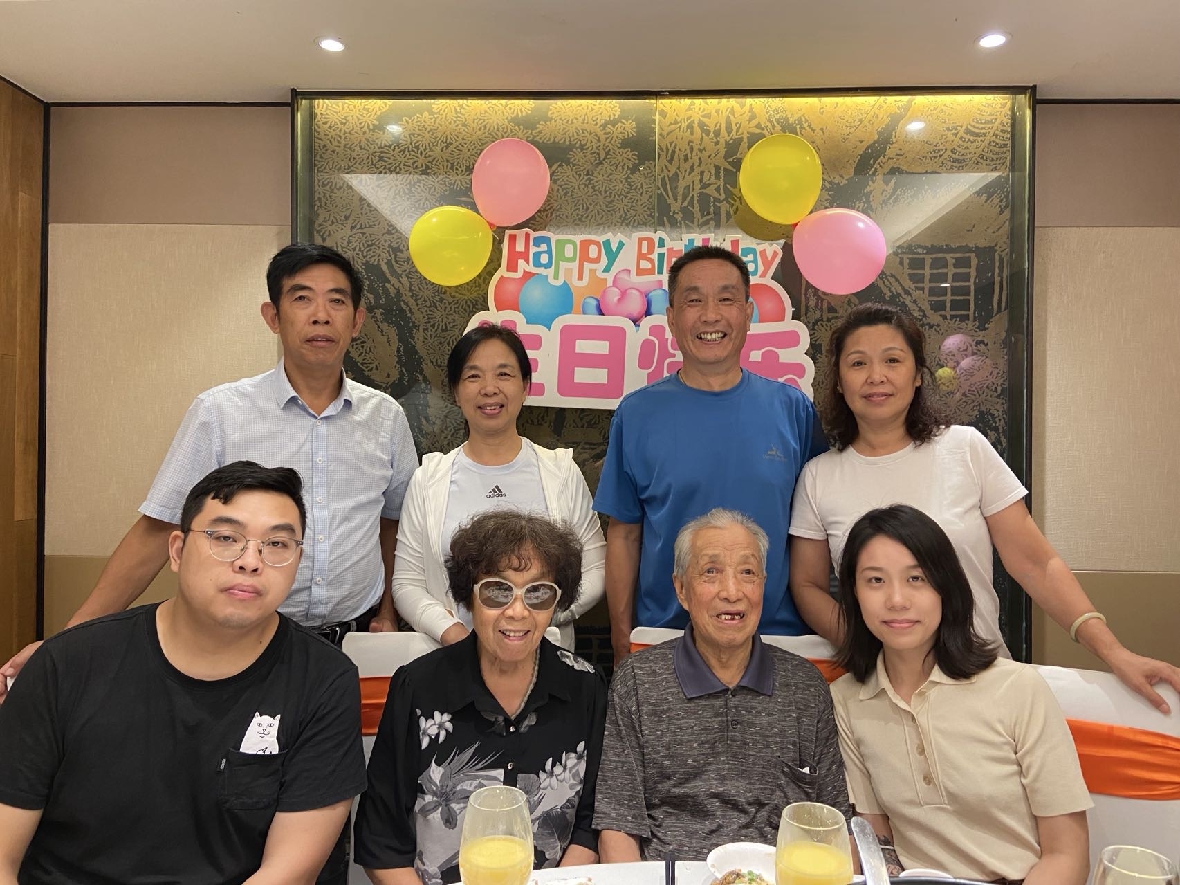 Chen Deshou with family members Photo: Courtesy of Chen Rong