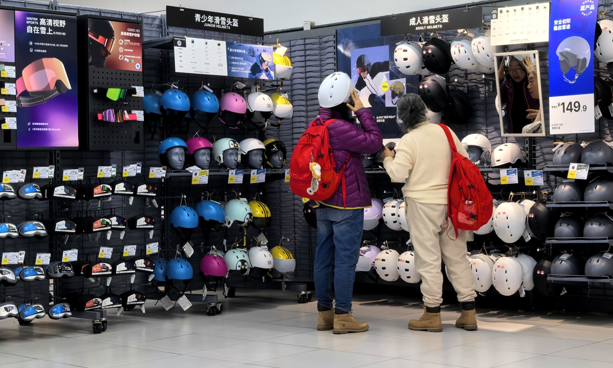 People shop for skiing equipment at a sports goods store in Shenyang, Northeast China's Liaoning Province on December 7, 2025. In recent days, with major ski resorts in Shenyang gradually opening for the season and the growing popularity of skiing, sales of skiing gear have entered a peak period. Photo: VCG