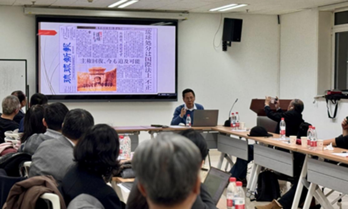 Experts and scholars attend an academic roundtable discussing 