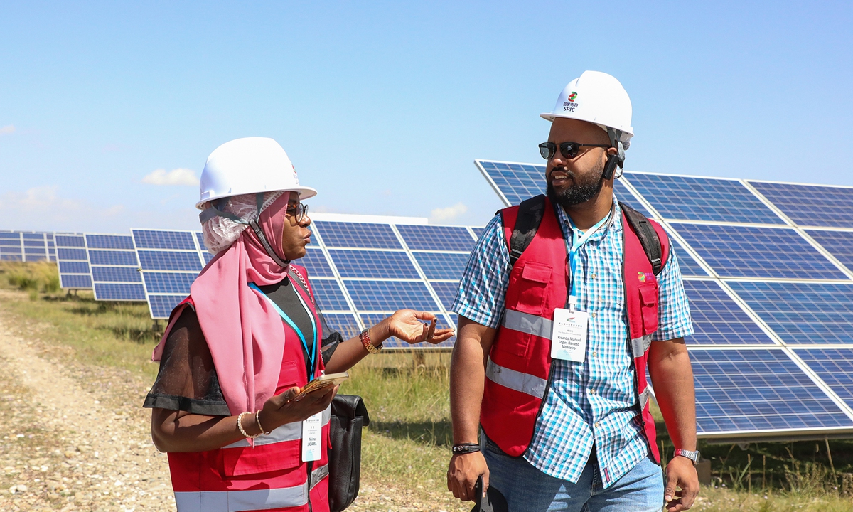 Africans learn about local clean energy development at a photovoltaic power park in Northwest China's Qinghai Province on September 12, 2025. Photo: VCG