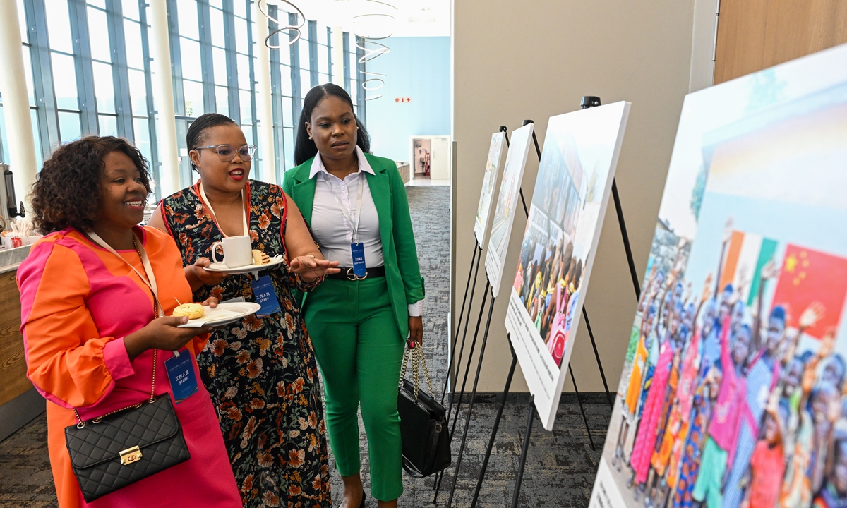 Guests view a photo at the Global Times 