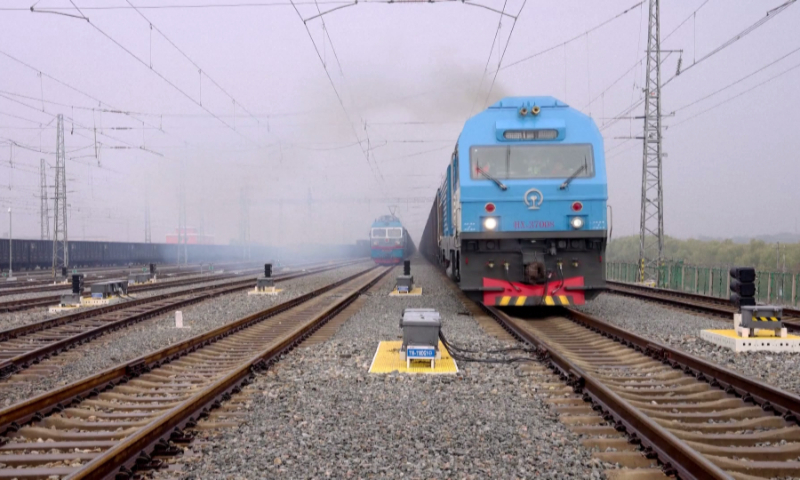 The world’s first 35,000-ton heavy-haul train group operational test is successfully conducted on the Baoshen Railway in North China’s Inner Mongolia Autonomous Region on December 8, 2025. Photo: VCG