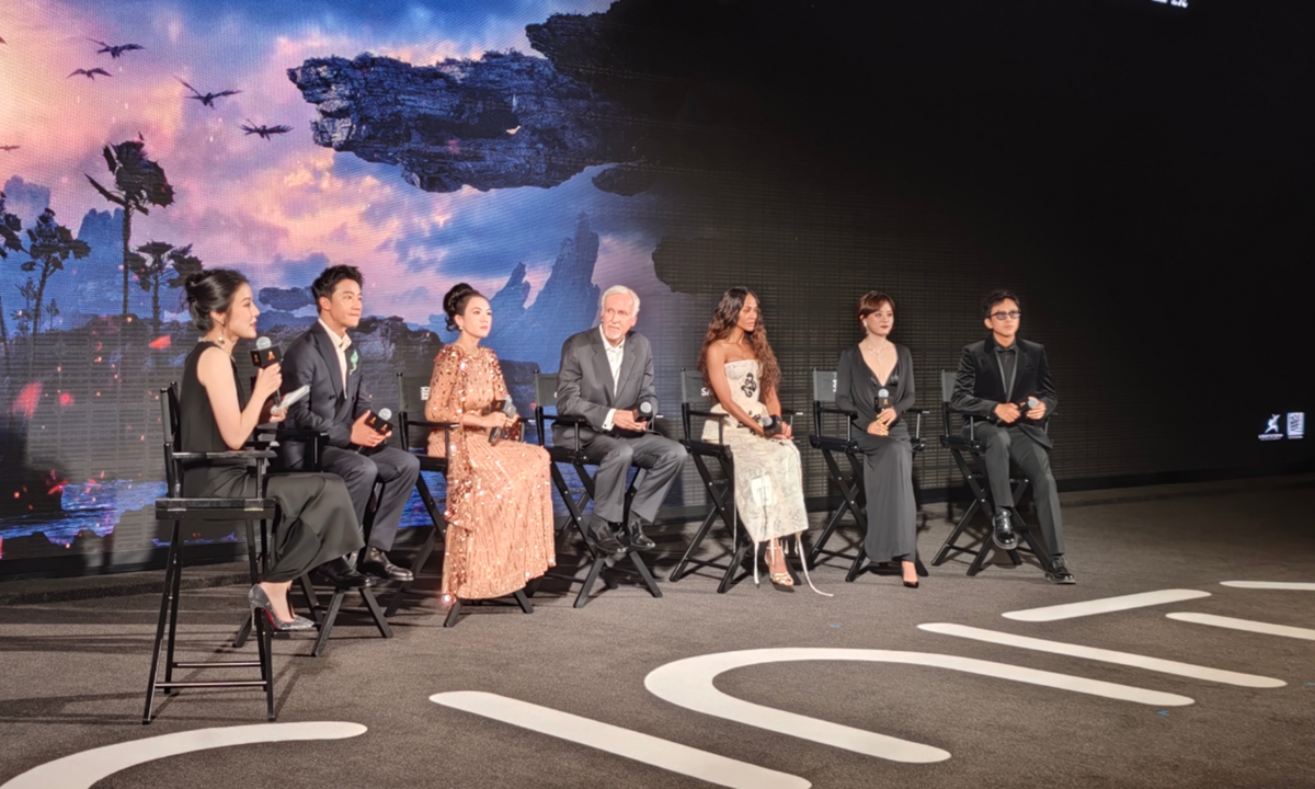 Director James Cameron (center) attends a pre-screening event for the Chinese premiere of Avatar 3 at the 7th Hainan Island International Film Festival in Sanya, Hainan Province on December 8, 2025. Photo: Chen Xi/GT