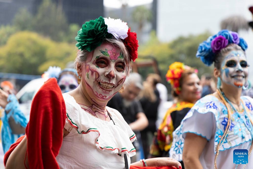 Costumed performers are pictured during the Villa-Zapata carnival in Mexico City, Mexico, on Dec. 6, 2025. The 11th Villa-Zapata carnival was hosted in Mexico City on Saturday. Folkloric dances, traditional music, and street processions were seen along the Paseo de la Reforma avenue during the event, promoting traditional Mexican culture while paying tribute to revolutionary leaders Emiliano Zapata and Francisco Villa in the Mexican Revolution of 1910-1920. (Xinhua/Li Mengxin)