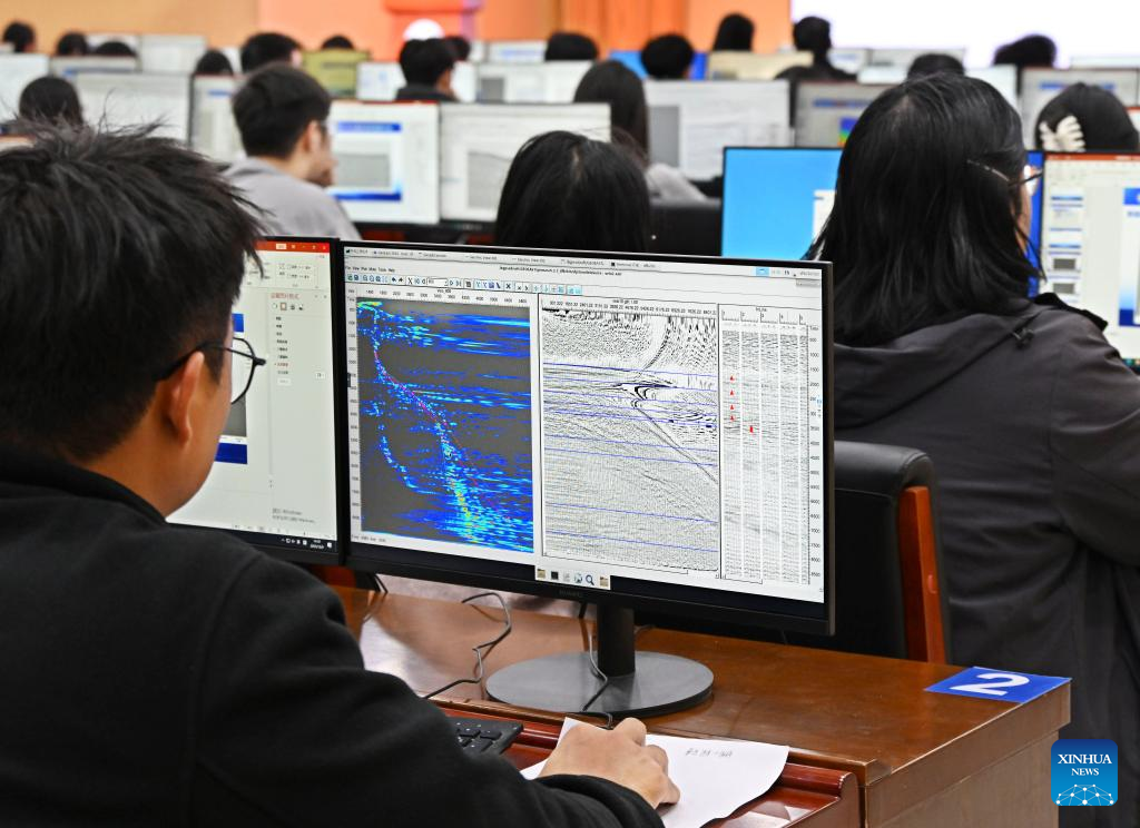Contestants take part in the National Exploration Geophysics Competition for College Students at China University of Petroleum in Qingdao, east China's Shandong Province, Dec. 9, 2025. The competition opened here on Dec. 7 and will last until Dec. 11, with 128 teams from 38 colleges competing in software development and application. (Xinhua/Li Ziheng)